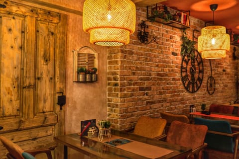 Restaurant/places to eat, Seating area