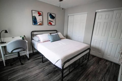 2 Br Apt w Fast Wi-fi # 1209 Apartment in Gulfport