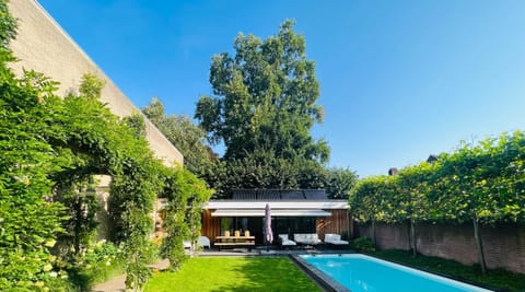 Property building, Garden, Swimming pool