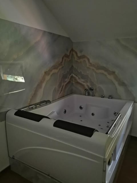 Hot Tub, Swimming pool