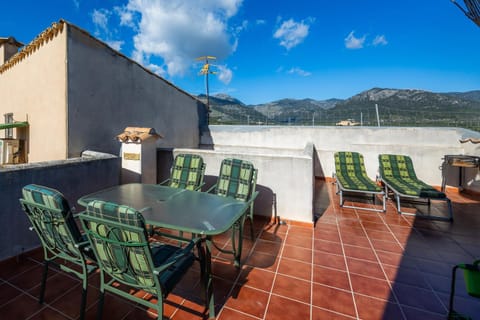 Property building, Balcony/Terrace, Living room
