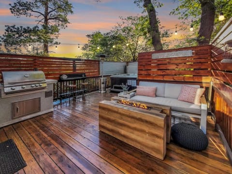 Patio, BBQ facilities, Hot Tub, Balcony/Terrace, Seating area