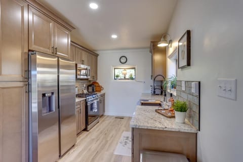 Cortez Retreat with Hot Tub - 11 mi to Mesa Verde! House in Cortez