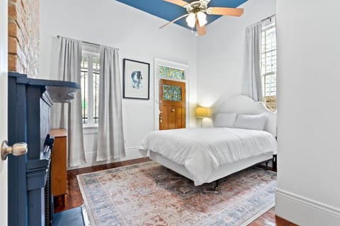 Marigny 5BR w Arcade & Patio Walk to FQ House in Faubourg Marigny