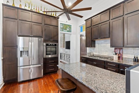 Marigny 5BR w Arcade & Patio Walk to FQ House in Faubourg Marigny
