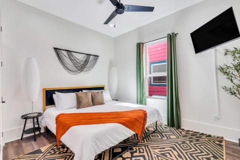 Mid-City 5BR w Balcony & Backyard Oasis House in New Orleans