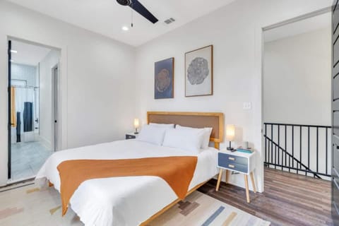 Mid-City 5BR w Balcony & Backyard Oasis House in New Orleans