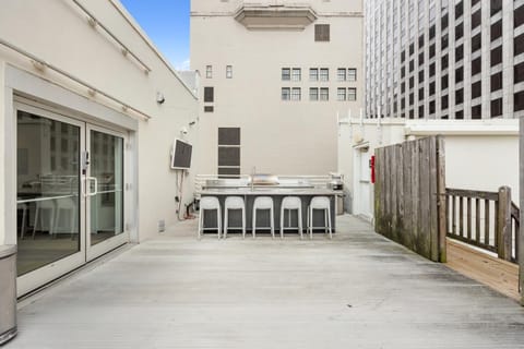 Downtown 1BR w Rooftop Gym Near Canal St House in French Quarter