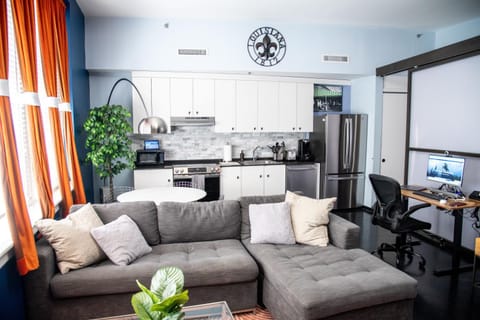 Downtown 1BR w Rooftop Gym Near Canal St House in French Quarter