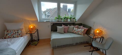 Bed, Living room, Photo of the whole room, Seating area, Bedroom, hair dresser
