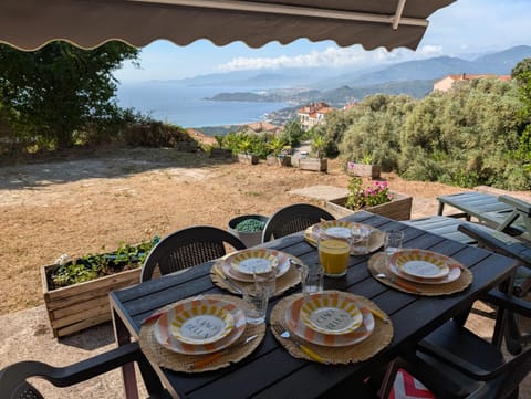 Patio, Day, Natural landscape, View (from property/room), Balcony/Terrace, Balcony/Terrace, Dining area, Food, Mountain view, Sea view