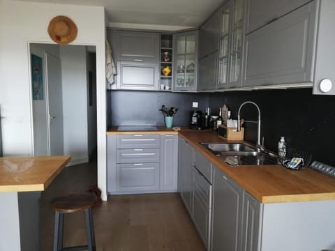 Coffee/tea facilities, Kitchen or kitchenette, dishwasher, oven, pet friendly, stove
