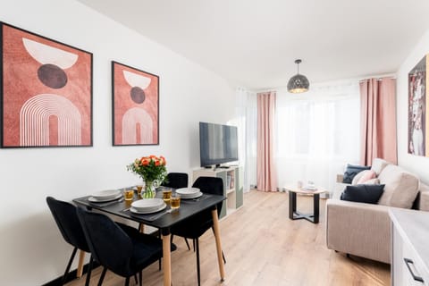 TV and multimedia, Living room, Dining area