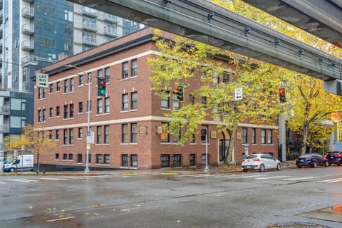 World Cup Getaway! Walkable Dtwn Seattle Condo Apartment in Belltown