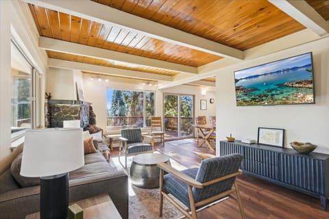 Cedar Chalet by Tahoe Getaways - Stunning 3BR with Fireplace & Pet Friendly House in Tahoe Vista