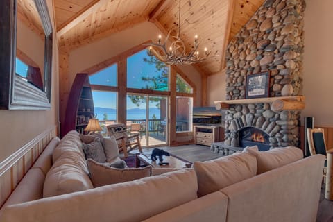 Crystal Lakeview Lodge by Tahoe Getaways - Private Hot Tub, Foosball Table & Tahoe Park HOA House in Tahoe City