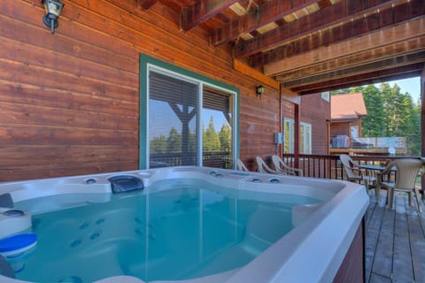 Crystal Lakeview Lodge by Tahoe Getaways - Private Hot Tub, Foosball Table & Tahoe Park HOA House in Tahoe City