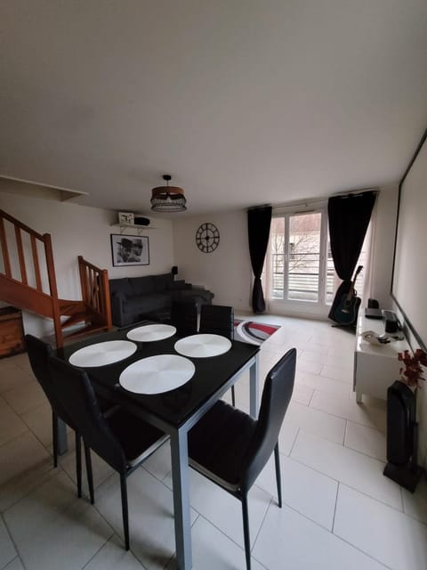 Living room, Dining area