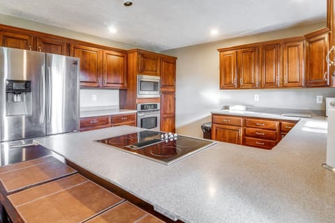 Peaceful Russell Springs Home with Fire Pit and Pond! House in Lake Cumberland