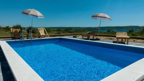 Swimming pool, Location, children, Family