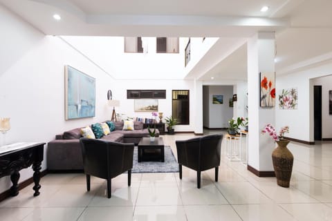 Communal lounge/ TV room, Living room, Seating area