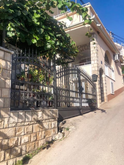 Apartments Moracanin Apartment in Montenegro