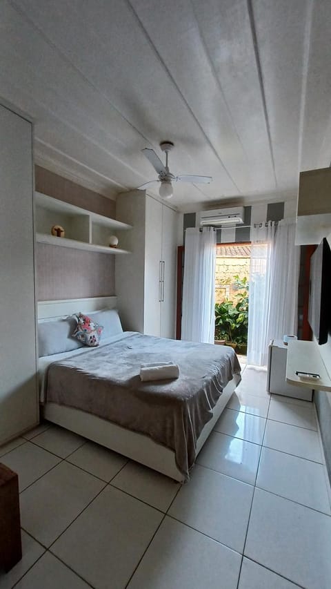 Bed, TV and multimedia, Bedroom, towels, air conditioner