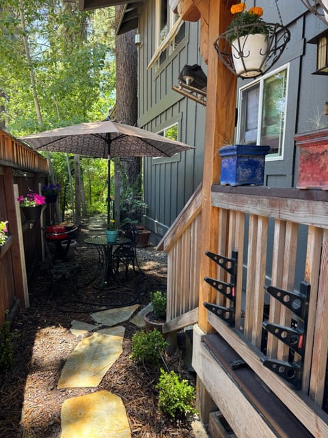 Lake Tahoe Luxury Guest Quarters House in Al Tahoe