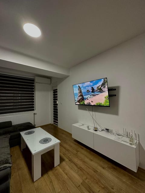Communal lounge/ TV room, TV and multimedia
