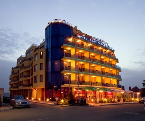 Facade/entrance