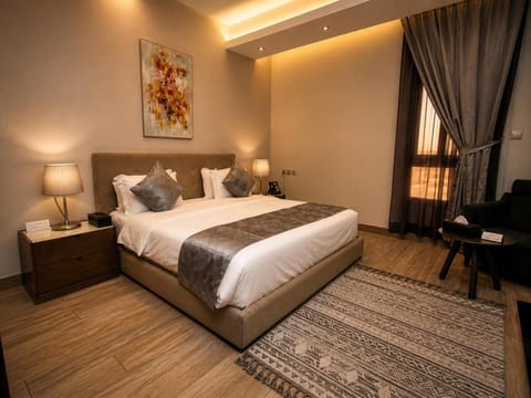 Bed, Living room, Photo of the whole room, Seating area, Bedroom