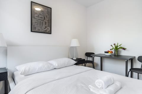 Bed, Photo of the whole room, Bedroom, towels