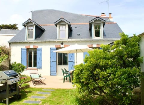 Property building, Garden, Garden view