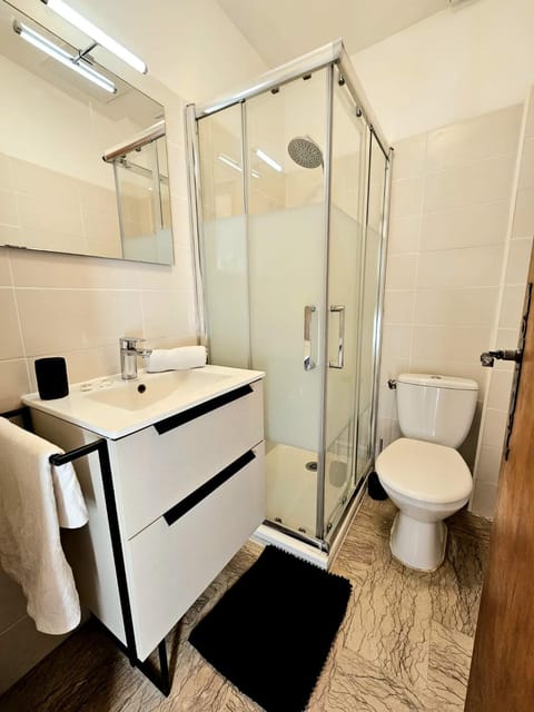 Shower, Toilet, Bathroom