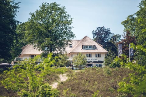 Property building, Restaurant/places to eat, Spring, Day, Natural landscape, Garden view