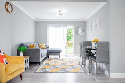 Living room, Seating area, Dining area