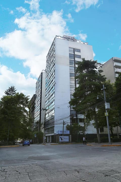 JVM 421, in Polanco by Blueground Apartment in Mexico City