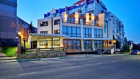 Property building, Neighbourhood, City view, Street view, Parking