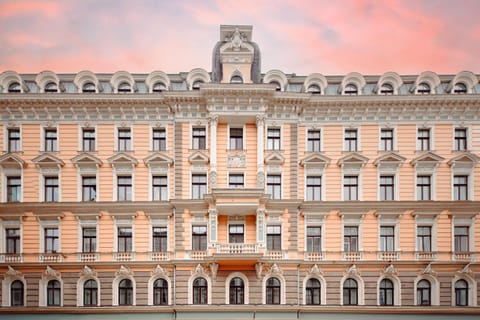 Property building, Day