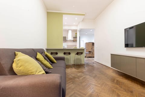 TV and multimedia, Living room, Evening entertainment