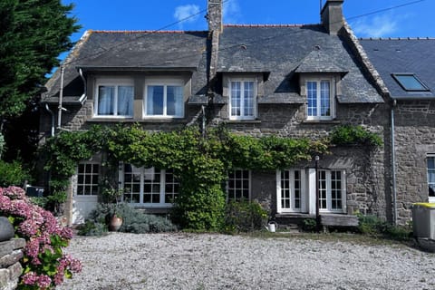 Rare pearl with garden facing the sea House in Cancale