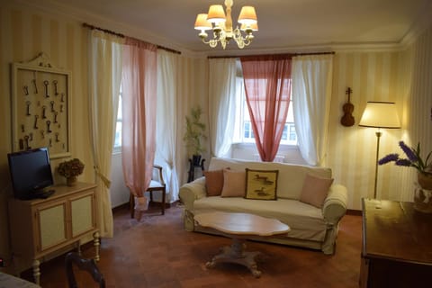 Bed, Living room, City view