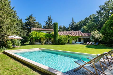 Property building, Garden, Garden view, Pool view, Swimming pool