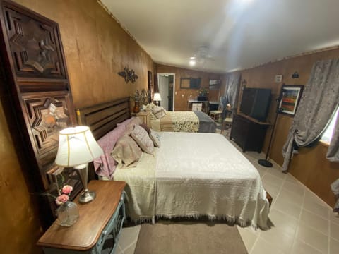 Hilda's Garage~Bandera, TX. Vacation rental in Rio Grande