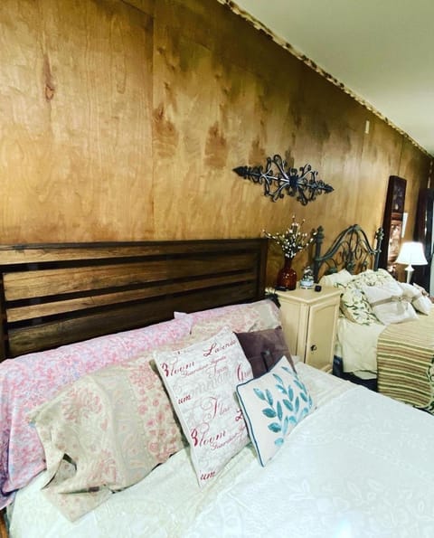 Hilda's Garage~Bandera, TX. Vacation rental in Rio Grande