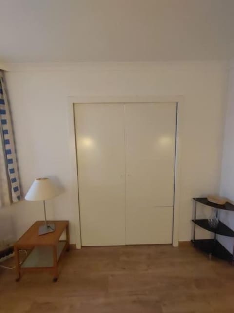 7 min walk Metro ApartHotel, La Defense+Parking Apartment in Courbevoie