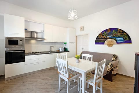 Property building, Kitchen or kitchenette, Living room