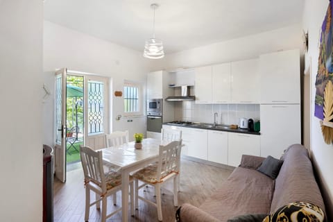 Property building, Kitchen or kitchenette, Living room