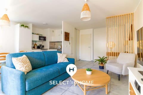 Living room, Seating area, Dining area, wardrobe