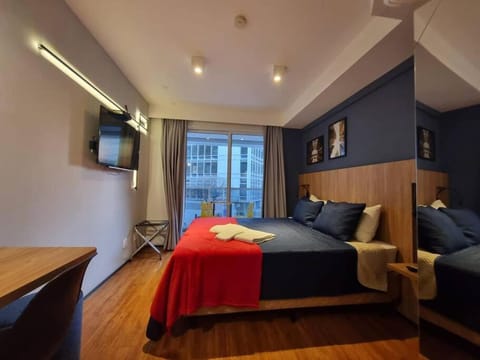 Bed, TV and multimedia, Photo of the whole room, Bedroom